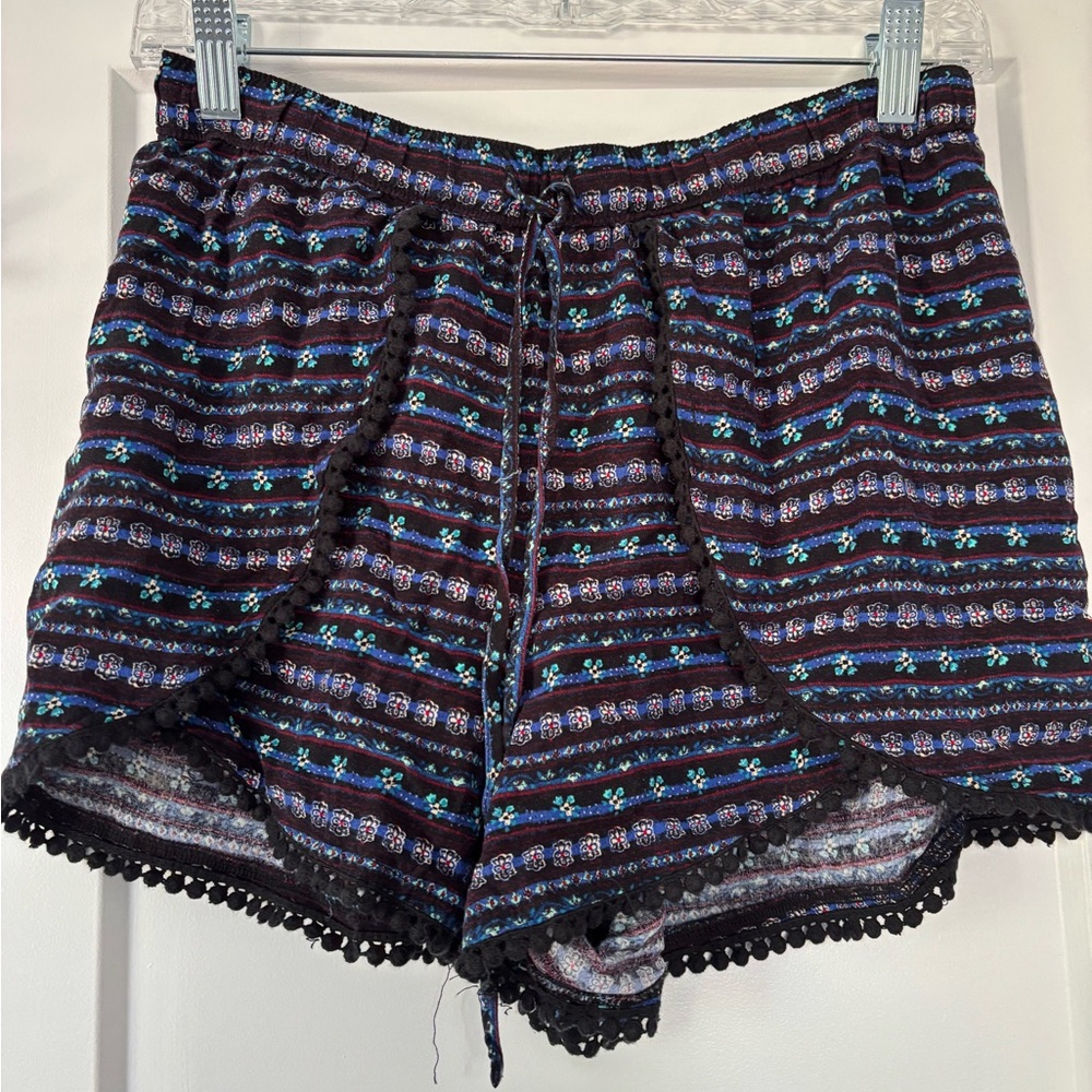 Hollister Women's Black and Blue Patterned Shorts